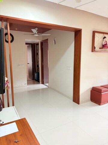 Furnished Amenities in 3 BHK Apartment at Vaishnodevi Circle – for Rent