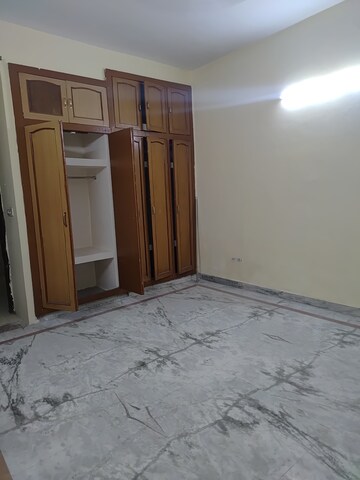 Staircase in 3 BHK Builder Floor at Tulip Mall, Sector 46 – for Rent