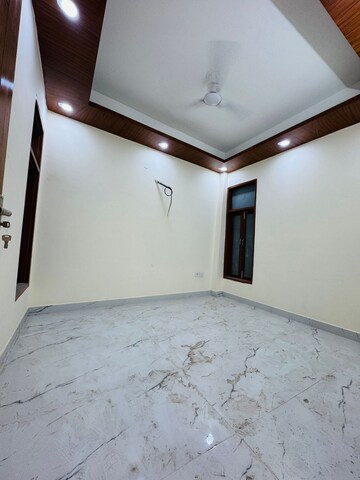Room in 3 BHK Builder Floor at Saket – for Rent