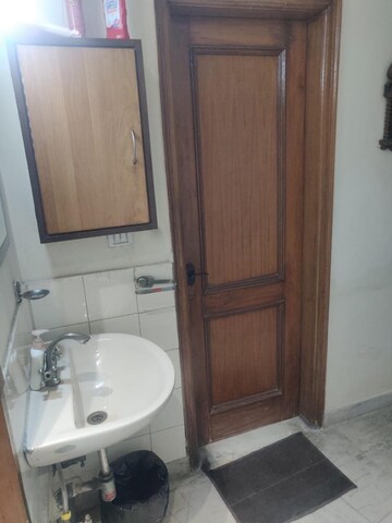  2 BHK Builder Floor at Lajpat Nagar Iii – for Rent
