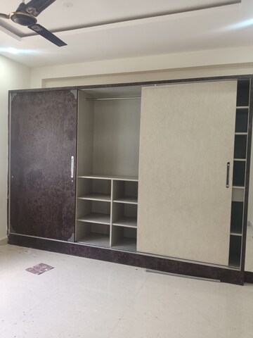 Room in 2 BHK Apartment at AJR Residency, Puppalaguda – for Rent