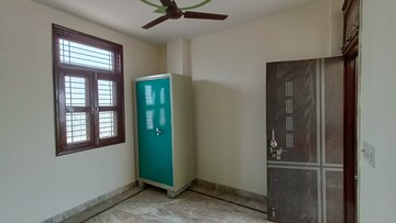 Room in 1 BHK Builder Floor at Mayur Vihar Phase 1 – for Rent