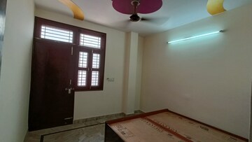 Room in 1 BHK Builder Floor at Mayur Vihar Phase 1 – for Rent