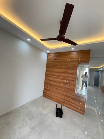 Furnished Amenities in 3.5 BHK Apartment at Signature Global City, Sector 37d – for Rent