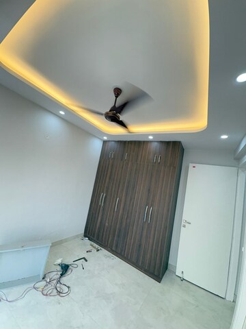 Furnished Amenities in 3.5 BHK Apartment at Signature Global City, Sector 37d – for Rent