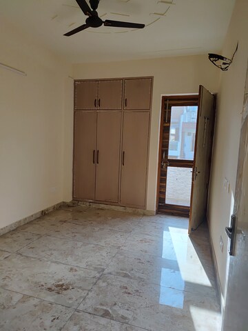 2.5 BHK Builder Floor For Rent in Tulip Mall, Sector 46