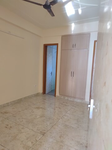 Furnished Amenities in 2.5 BHK Builder Floor at Tulip Mall, Sector 46 – for Rent