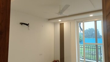 Building Lobby in 3 BHK Builder Floor at BPTP District Phase 2, Sector 84 – for Rent