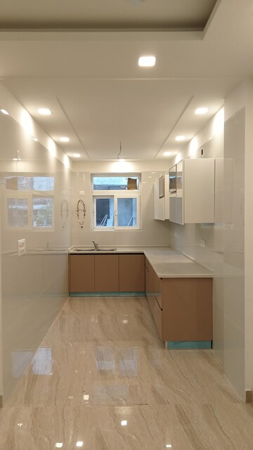 Kitchen in 3 BHK Builder Floor at BPTP District Phase 2, Sector 84 – for Rent