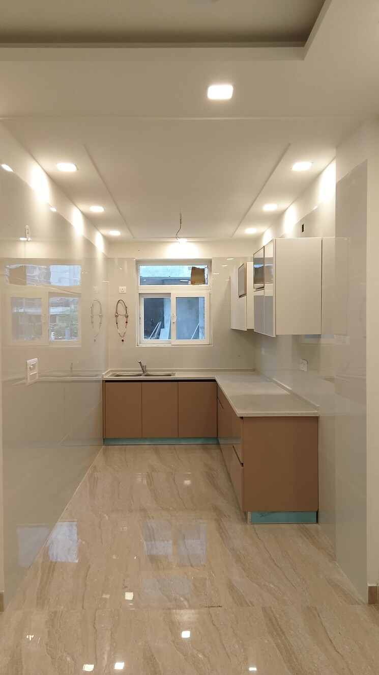 Kitchen, bptp-district-phase-2 3 Bedroom 150 Sq.Yd. Builder Floor In Sector 84 Faridabad 9181961