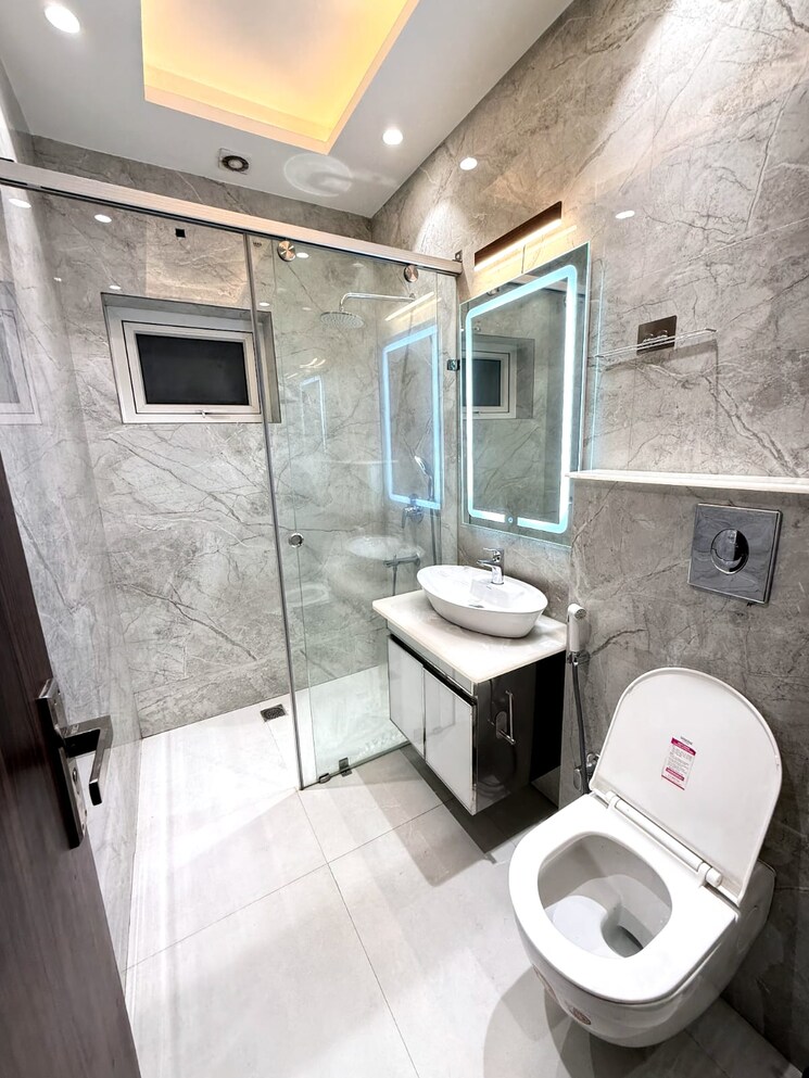 Bathroom, vasant vihar 2 Bedroom 3000 Sq.Ft. Independent House In Vasant Vihar Delhi 9181966