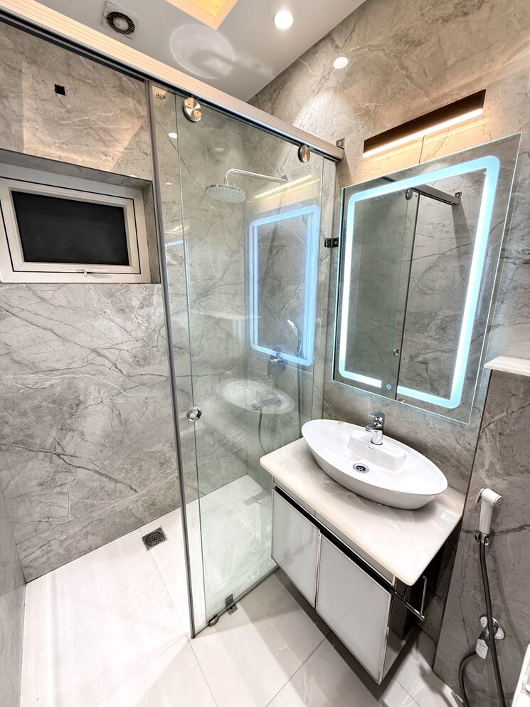 Bathroom, vasant vihar 2 Bedroom 3000 Sq.Ft. Independent House In Vasant Vihar Delhi 9181966