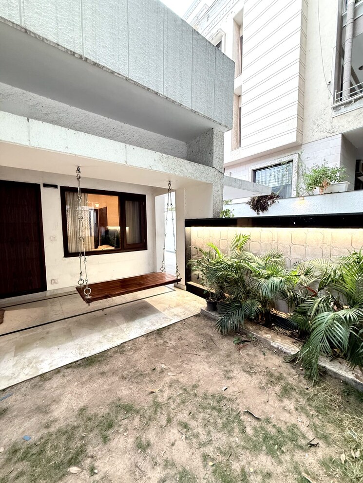 Exterior View, vasant vihar 2 Bedroom 3000 Sq.Ft. Independent House In Vasant Vihar Delhi 9181966