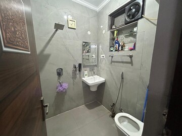 Bathroom in 2 BHK Apartment at BPTP Discovery Park, Sector 80 – for Rent