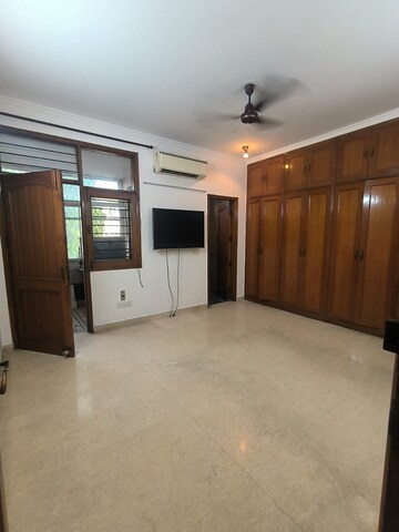 Room in 3 BHK Builder Floor at Malviya Nagar – for Rent
