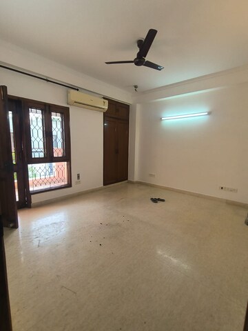 Room in 3 BHK Builder Floor at Malviya Nagar – for Rent