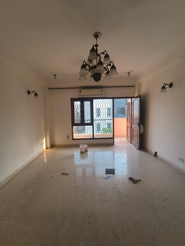 Room in 3 BHK Builder Floor at Malviya Nagar – for Rent