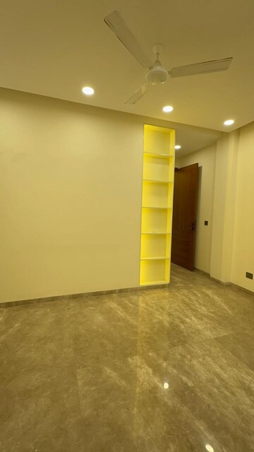 Room in 2 BHK Builder Floor at Lajpat Nagar I – for Rent