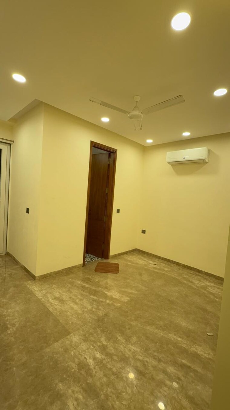 Room, lajpat nagar i 2 Bedroom 900 Sq.Ft. Builder Floor In Lajpat Nagar I Delhi 9182051