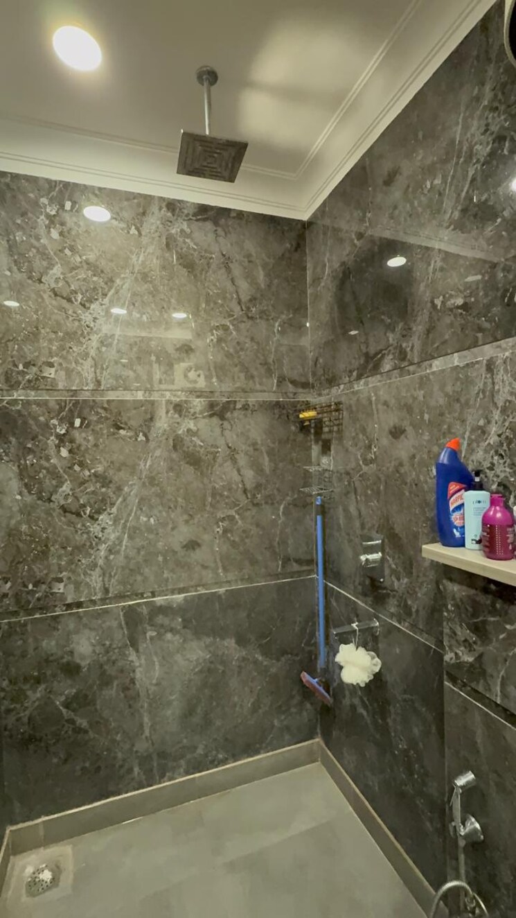Bathroom, lajpat nagar i 2 Bedroom 900 Sq.Ft. Builder Floor In Lajpat Nagar I Delhi 9182051