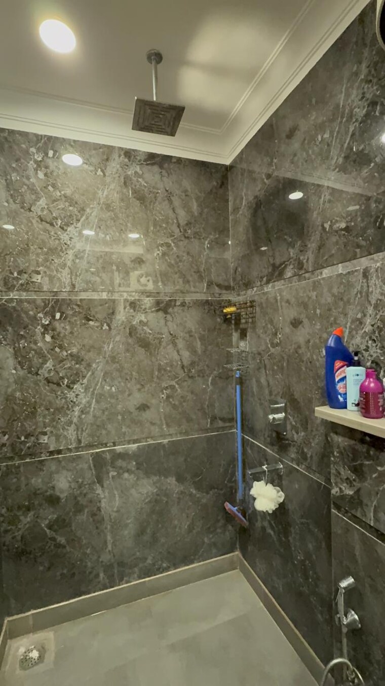Bathroom, lajpat nagar i 2 Bedroom 900 Sq.Ft. Builder Floor In Lajpat Nagar I Delhi 9182051
