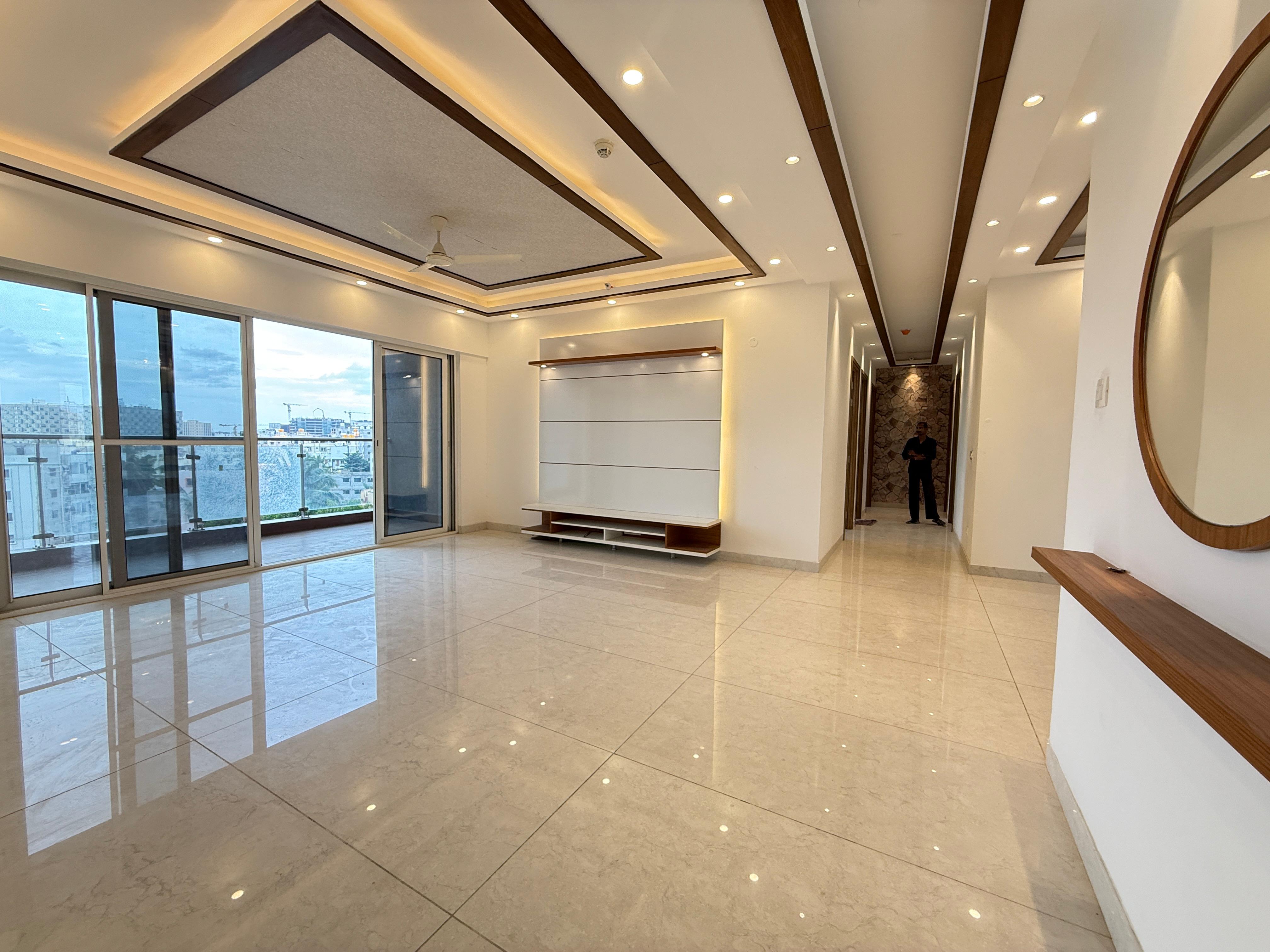 4 BHK + Servant Room Apartment For Sale in SNN Clermont