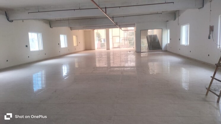  Parking, sector 63 Commercial Warehouse 6000 Sq.Ft. In Sector 63 Noida 9182133
