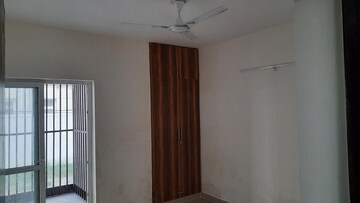 Room in 3 BHK Apartment at Conscient Habitat 78, Sector 78 – for Rent