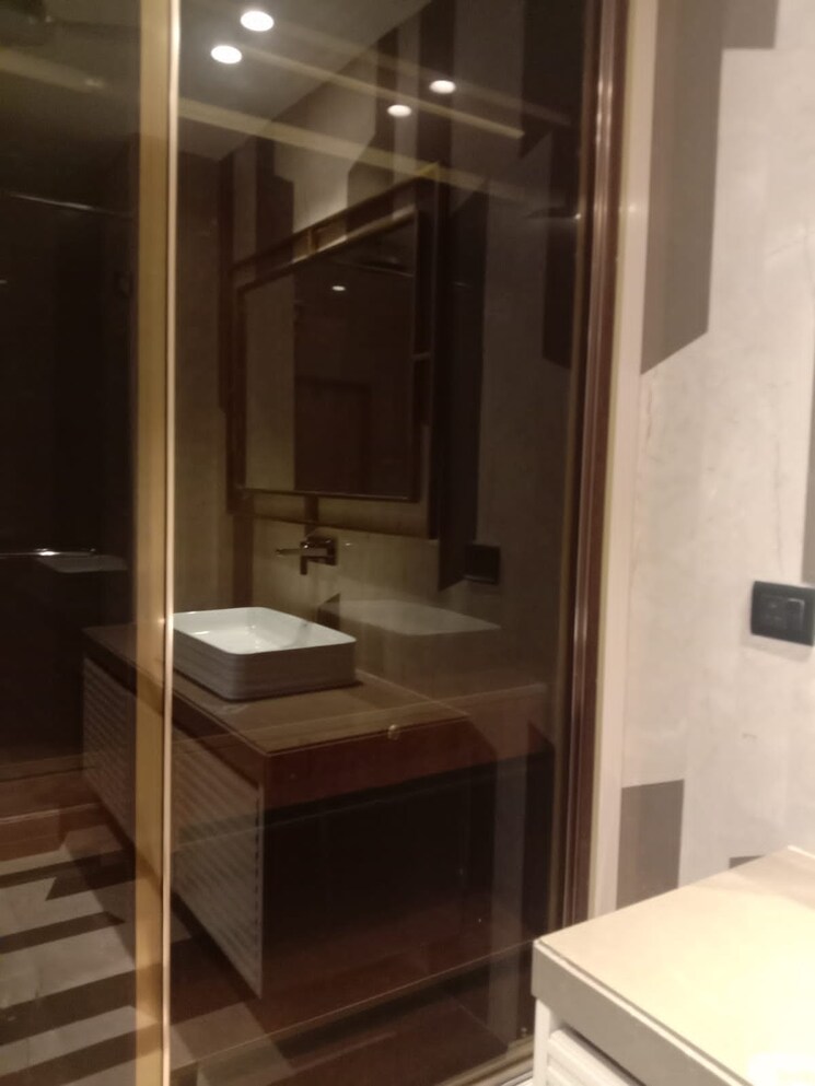 Bathroom, safdarjung enclave 4 Bedroom 4000 Sq.Ft. Builder Floor In Safdarjung Enclave Delhi 9182155