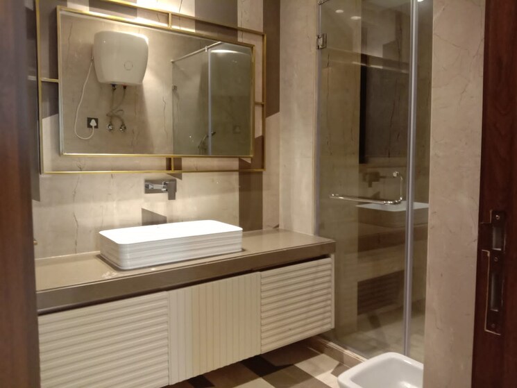 Bathroom, safdarjung enclave 4 Bedroom 4000 Sq.Ft. Builder Floor In Safdarjung Enclave Delhi 9182155