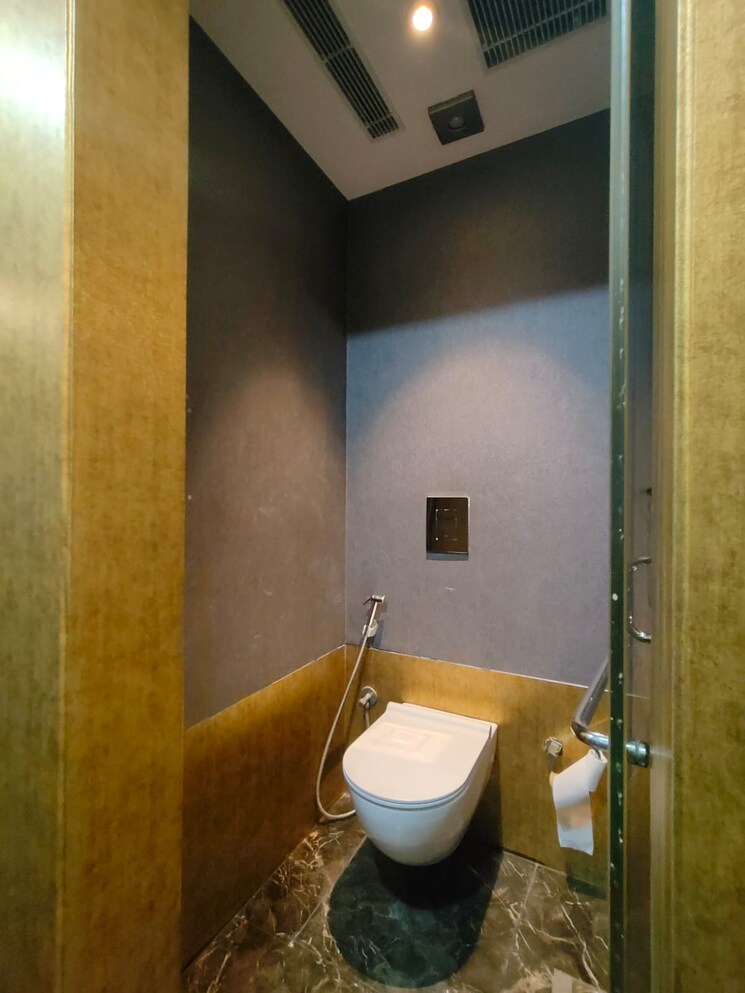 Bathroom, safdarjung enclave 4 Bedroom 4000 Sq.Ft. Builder Floor In Safdarjung Enclave Delhi 9182183