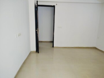 Room in 3 BHK Apartment at Shyam Bankey Bihari Sharnam, Raj Nagar Extension – for Rent