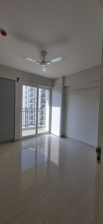Room in 2 BHK Apartment at Eldeco Live By The Greens, Sector 150 – for Rent