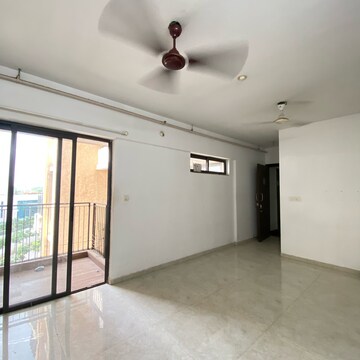 Room in 1 BHK Apartment at Lodha Palava City Lakeshore Greens, Hedutane – for Rent