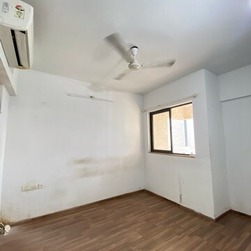 Room in 1 BHK Apartment at Lodha Palava City Lakeshore Greens, Hedutane – for Rent