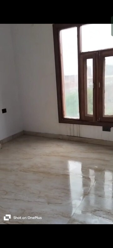 Room in 3 BHK Builder Floor at BPTP District Phase 2, Sector 84 – for Sale