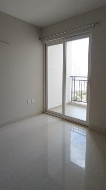 Room in 3 BHK Apartment at Eldeco Live By The Greens, Sector 150 – for Rent