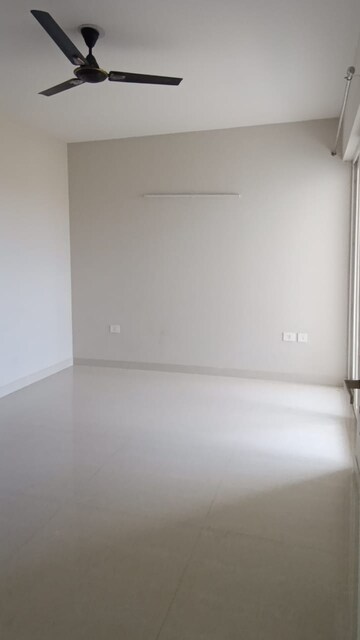 Room in 3 BHK Apartment at Eldeco Live By The Greens, Sector 150 – for Rent