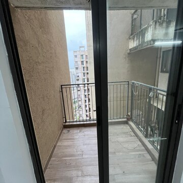 Room in 1 BHK Apartment at Lodha Palava City Lakeshore Greens, Hedutane – for Rent