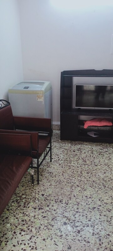 Furnished Amenities in 1 BHK Apartment at Takshila CHS, Andheri East – for Rent