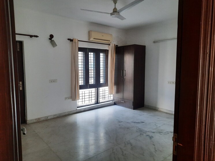 Bedroom, dlf-moulsari-arcade 2 Bedroom 1500 Sq.Ft. Villa In Sector 24 Gurgaon 8996543