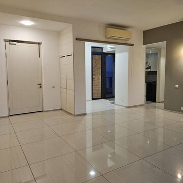 Bathroom in 3 BHK Apartment at Ireo Skyon, Sector 60 – for Rent
