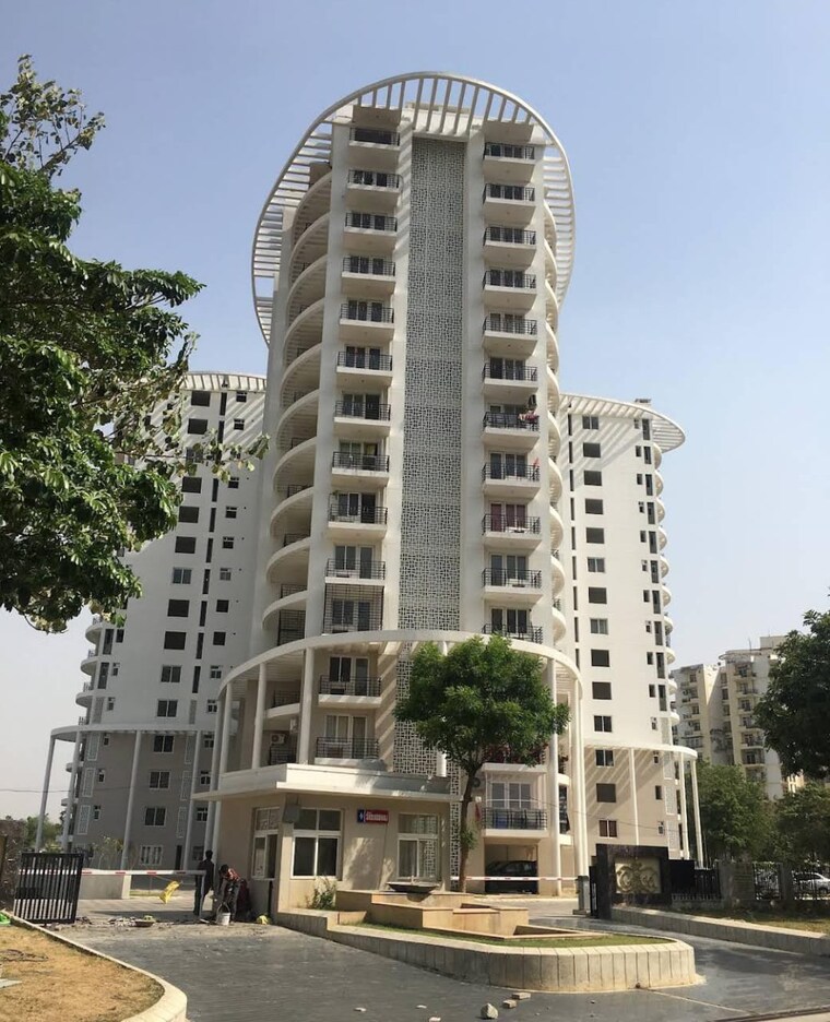Exterior View, shree-shraddha-the-grace 3 Bedroom 1585 Sq.Ft. Apartment In Sushant Golf City Lucknow 9182593
