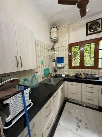 Kitchen in 2 BHK Builder Floor at Dlf Phase ii – for Rent