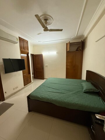 Bedroom in 2 BHK Builder Floor at Dlf Phase ii – for Rent