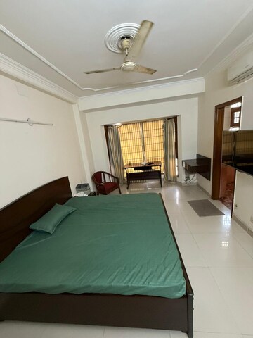 Bedroom in 2 BHK Builder Floor at Dlf Phase ii – for Rent