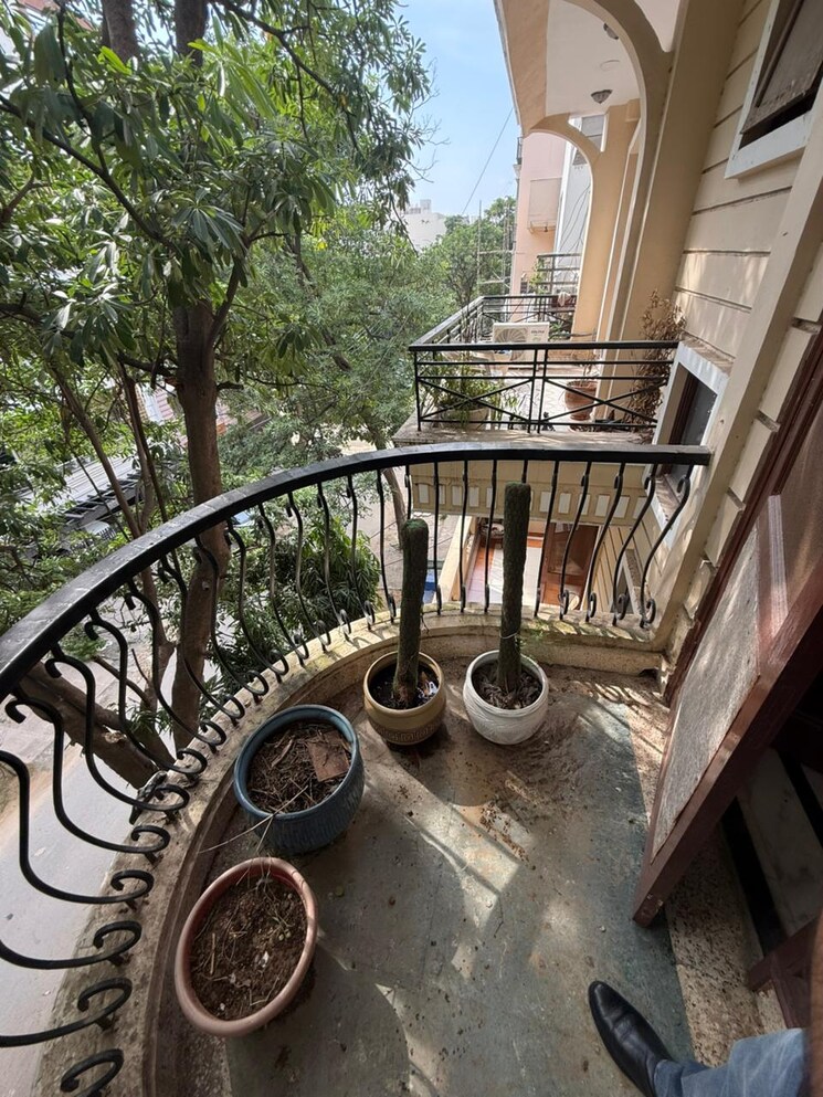 Balcony, dlf phase ii 2 Bedroom 215 Sq.Ft. Builder Floor In Dlf Phase ii Gurgaon 9182641