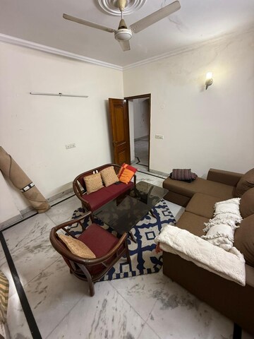 Living Room in 2 BHK Builder Floor at Dlf Phase ii – for Rent