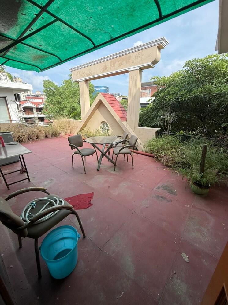  Parking, dlf phase ii 2 Bedroom 215 Sq.Ft. Builder Floor In Dlf Phase ii Gurgaon 9182641