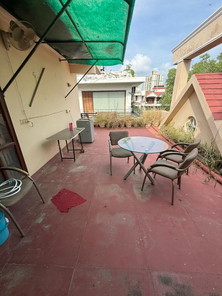 Balcony, dlf phase ii 2 Bedroom 215 Sq.Ft. Builder Floor In Dlf Phase ii Gurgaon 9182641